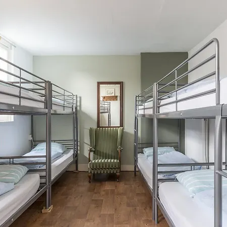 Barbarossa Hostel *